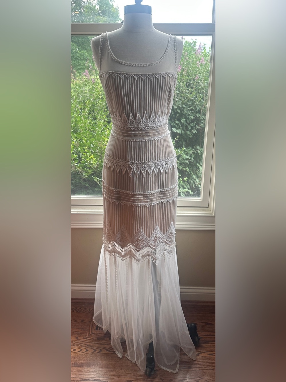 Vintage Gilar ivory‎ beautifully beaded evening gown